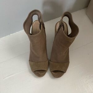 Aldo size 7.5 heels very good condition